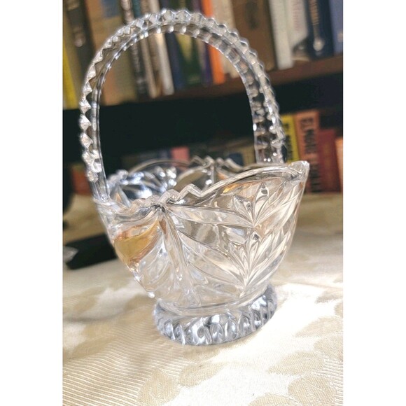 Vintage Anna Hutte- Germany 24% Lead Crystal 'Bride's Basket' w gold leaf accent - Picture 4 of 15